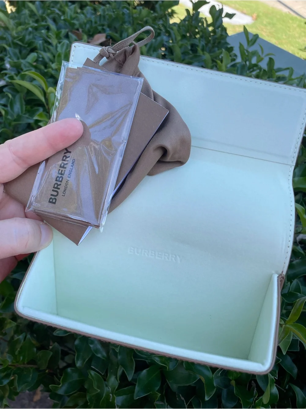 Burberry Beige/Tan Sunglasses/ Eyeglasses case big size